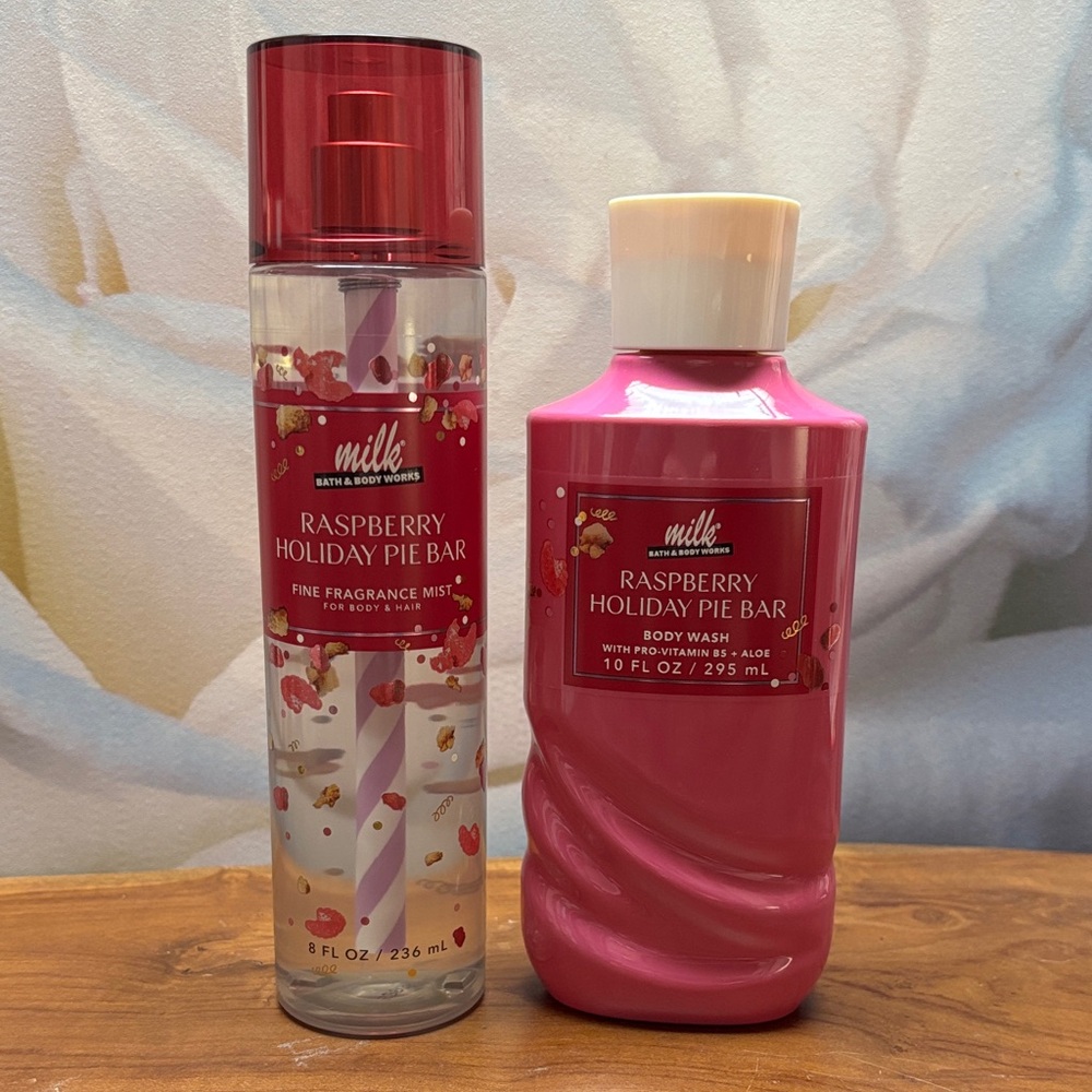 Bath & Body Works Raspberry Holiday Pie Bar Mist and Body Wash